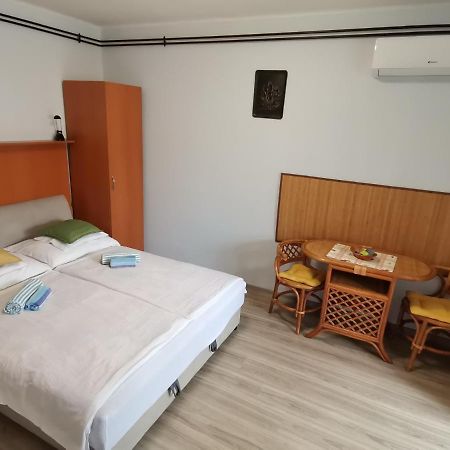 Rózsa Apartman Gyula Exterior foto