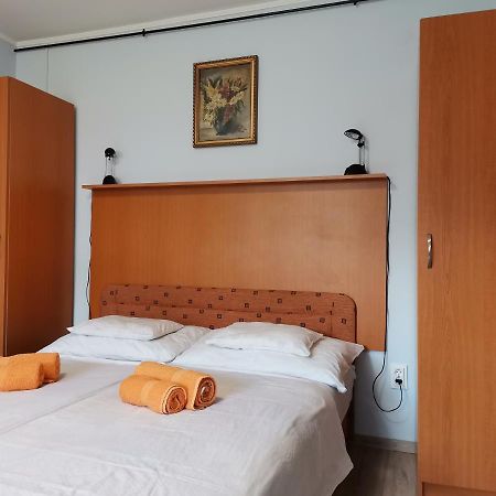 Rózsa Apartman Gyula Exterior foto